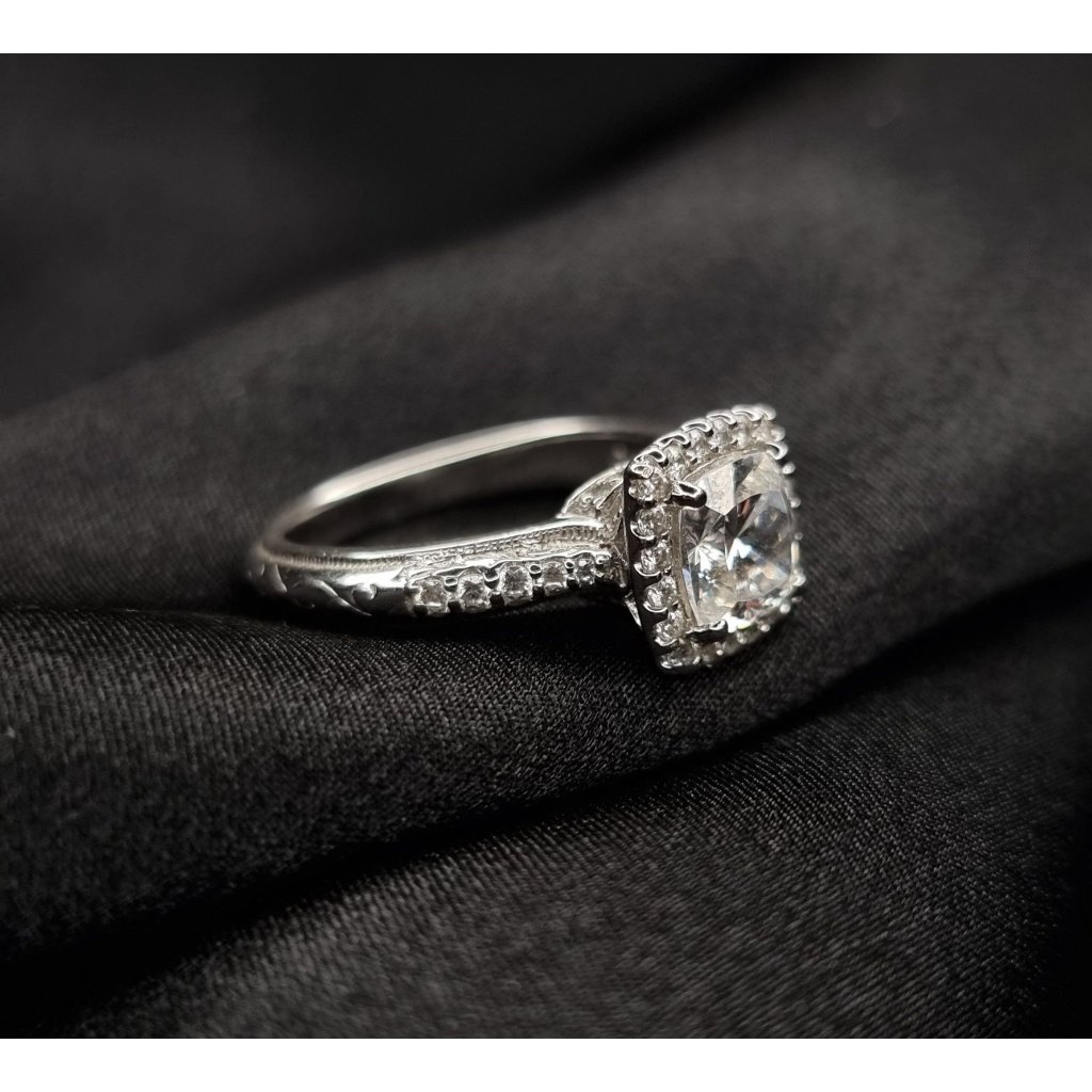 Tacori Signed Cubic Zirconia Sterling Silver 925 Ring Size 10.5